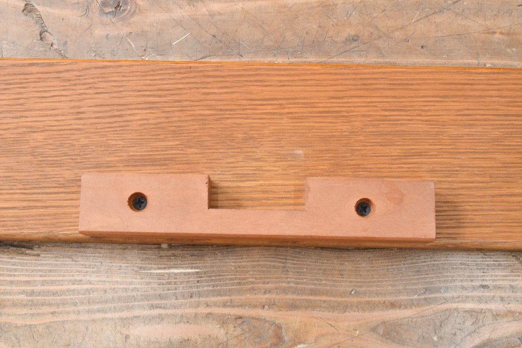 中古　美品　高級品　Stickley(スティックレー、スティックレイ)　キングサイズ!上品な象嵌入りのナラ材製ベッドフレーム(木製ベッド)(R-057100)
