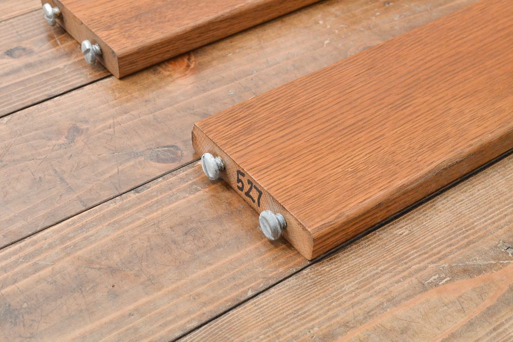 中古　美品　高級品　Stickley(スティックレー、スティックレイ)　キングサイズ!上品な象嵌入りのナラ材製ベッドフレーム(木製ベッド)(R-057100)