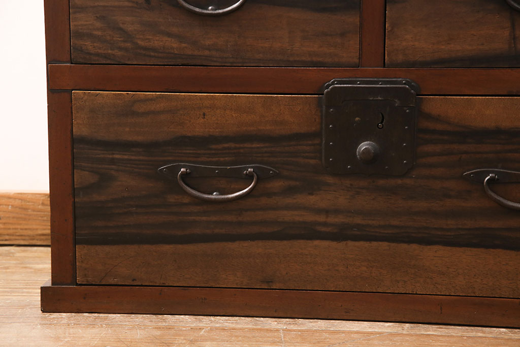 和製アンティーク　黒柿無垢材　立派な金具が目を引く収納棚(戸棚、キャビネット)(R-050813)