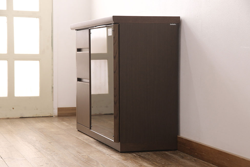 中古　美品　カリモク家具(karimoku)　幅広いインテリアに合わせやすいシンプルモダンな佇まいが魅力のサイドボード(キャビネット、チェスト、引き出し)(定価約16万円)(R-050831)