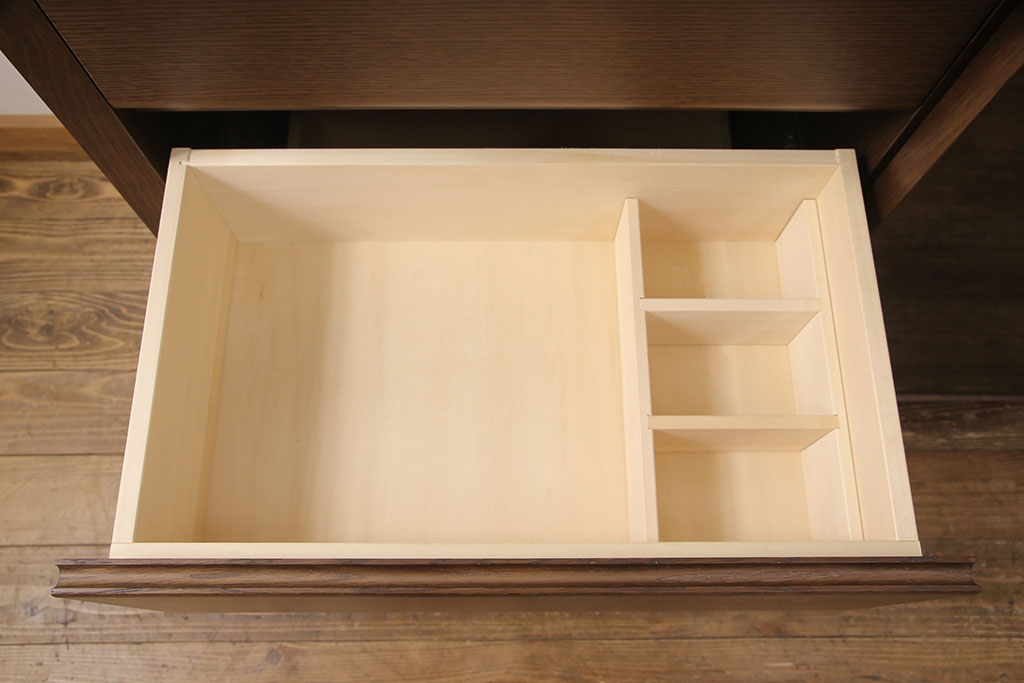 中古　美品　カリモク家具(karimoku)　幅広いインテリアに合わせやすいシンプルモダンな佇まいが魅力のサイドボード(キャビネット、チェスト、引き出し)(定価約16万円)(R-050831)