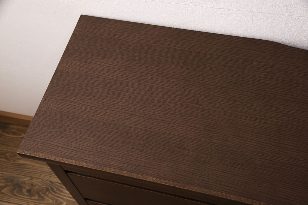 中古　美品　カリモク家具(karimoku)　幅広いインテリアに合わせやすいシンプルモダンな佇まいが魅力のサイドボード(キャビネット、チェスト、引き出し)(定価約16万円)(R-050831)