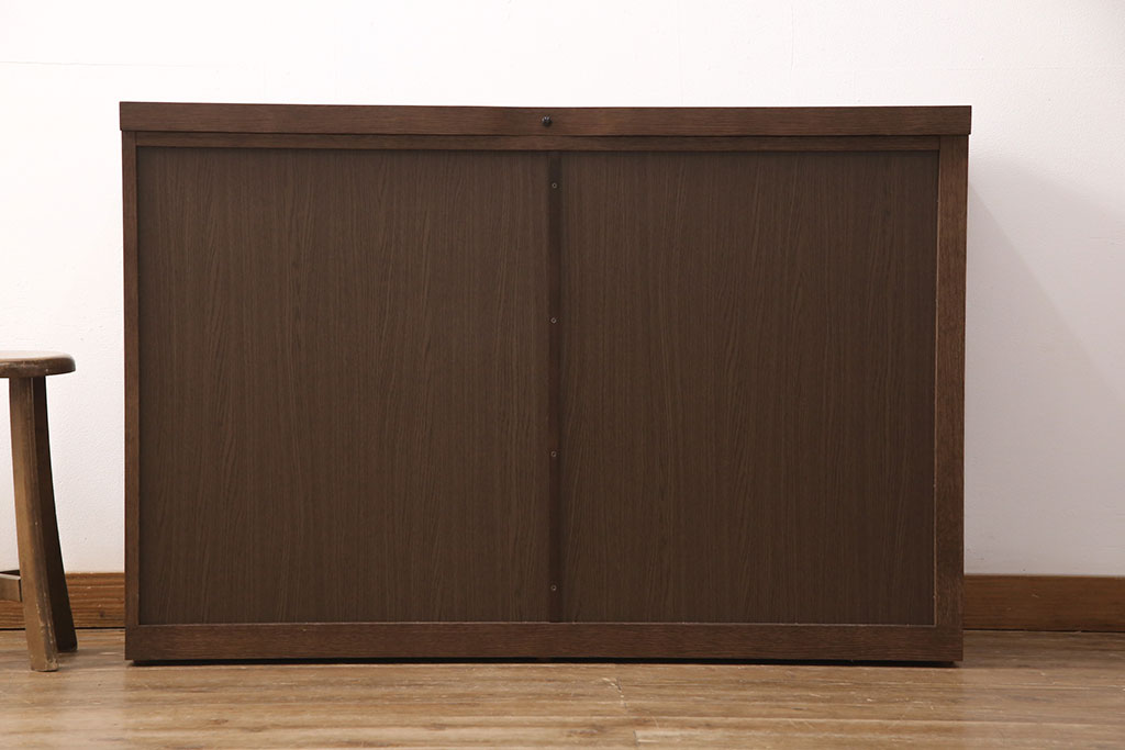 中古　美品　カリモク家具(karimoku)　幅広いインテリアに合わせやすいシンプルモダンな佇まいが魅力のサイドボード(キャビネット、チェスト、引き出し)(定価約16万円)(R-050831)