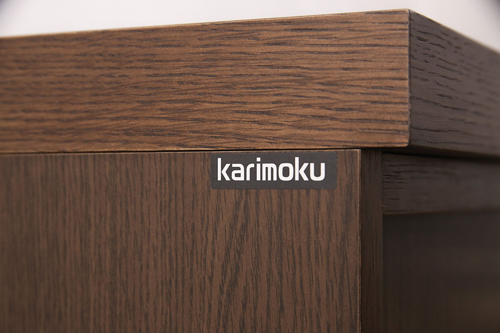 中古　美品　カリモク家具(karimoku)　幅広いインテリアに合わせやすいシンプルモダンな佇まいが魅力のサイドボード(キャビネット、チェスト、引き出し)(定価約16万円)(R-050831)