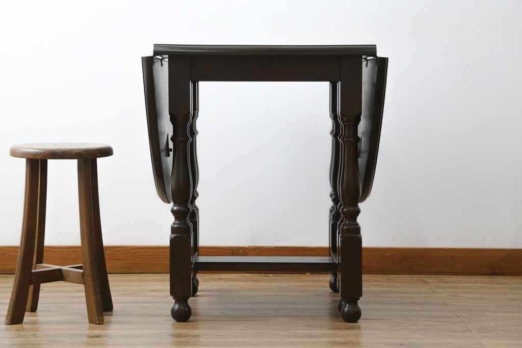 中古　美品　松本民芸家具　M型バタフライ卓(楕円)　凝った脚のデザインが優雅さを際立たせるバタフライテーブル(ドロップリーフテーブル、エクステンションテーブル、食卓、ダイニングテーブル、2人掛け、4人掛け、2P、4P)(定価約28万)(R-078100)