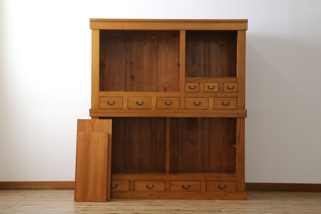 中古　美品　美しい木目と品のある佇まいが魅力の重ね水屋箪笥(収納箪笥、戸棚、収納棚、食器棚)(R-074143)