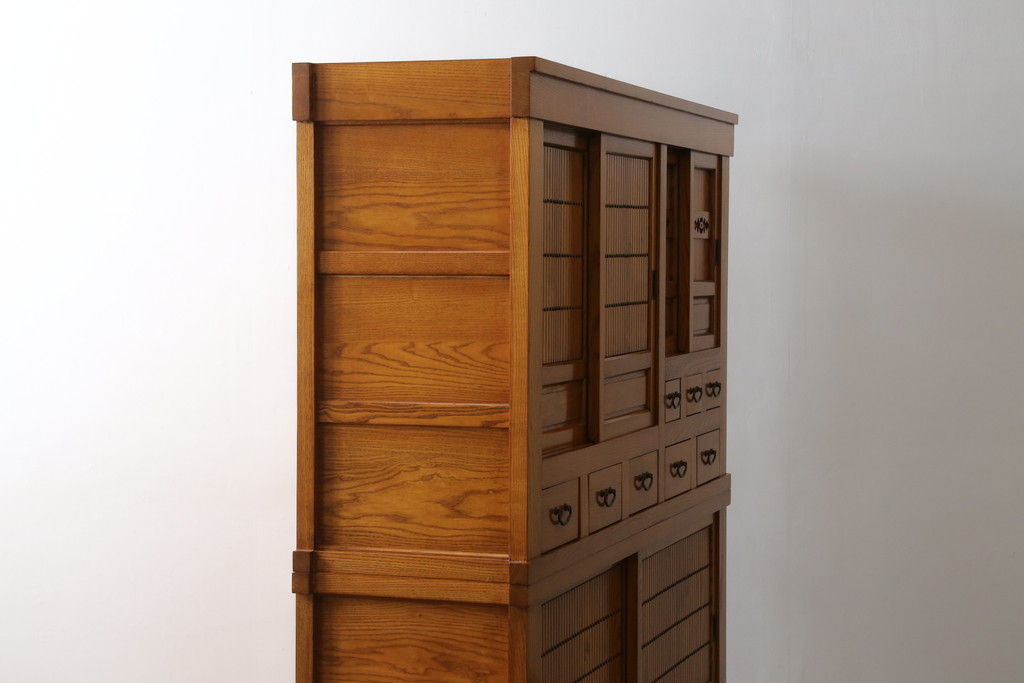 中古　美品　美しい木目と品のある佇まいが魅力の重ね水屋箪笥(収納箪笥、戸棚、収納棚、食器棚)(R-074143)