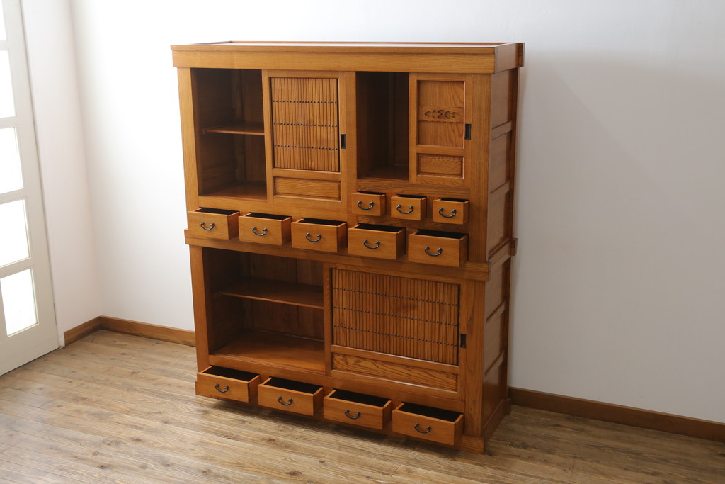 中古　美品　美しい木目と品のある佇まいが魅力の重ね水屋箪笥(収納箪笥、戸棚、収納棚、食器棚)(R-074143)