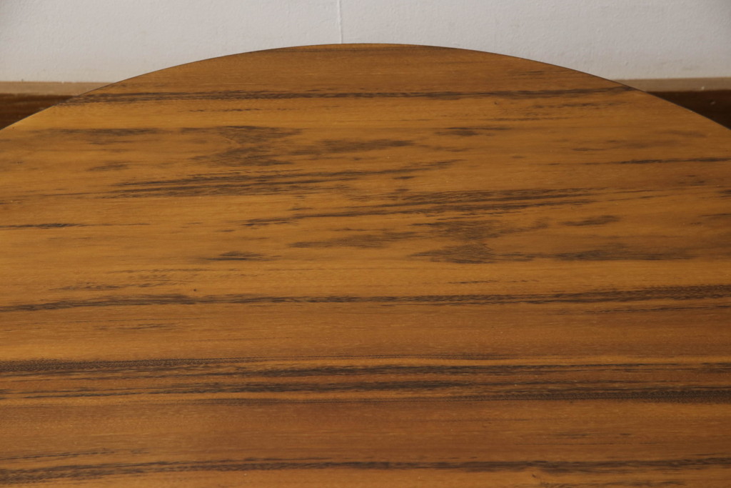 中古　美品　Cassinaixc.(カッシーナイクスシー)　TRIA(トリア)　ローズウッド材　和のテイストも感じられるローテーブル(センターテーブル、ラウンドテーブル、丸テーブル、リビングテーブル)(R-060334)