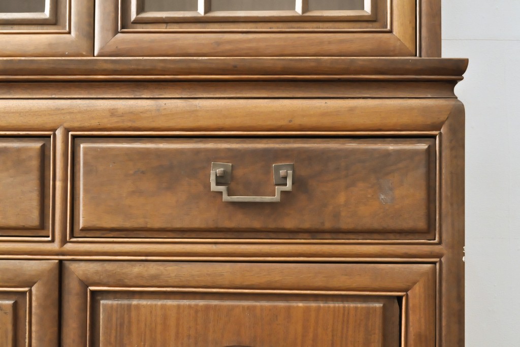 アジアンビンテージ　オリエンタル調の凝ったデザインが魅力の唐木製キャビネット(食器棚、戸棚、ヴィンテージ)(R-057152)