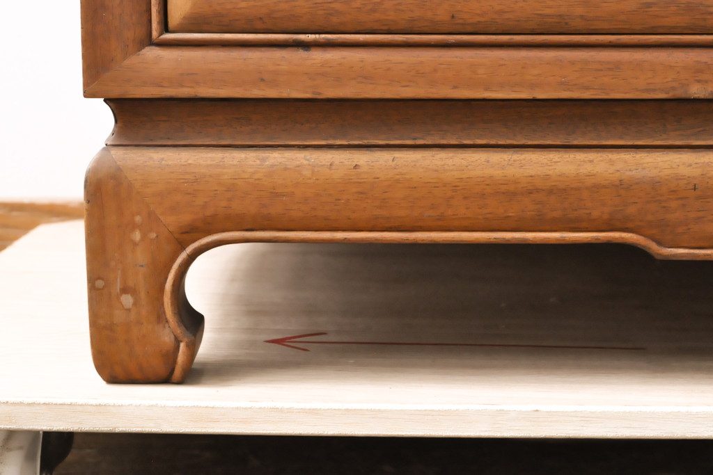 アジアンビンテージ　オリエンタル調の凝ったデザインが魅力の唐木製キャビネット(食器棚、戸棚、ヴィンテージ)(R-057152)