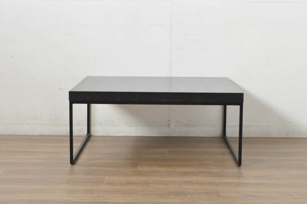 中古　北欧ブランド家具　希少な初期モデル　廃盤品　BoConcept(ボーコンセプト)　ルーゴ　スタイリッシュなデザインがかっこいいシンプルなローテーブル(センターテーブル、リビングテーブル)(R-080383)