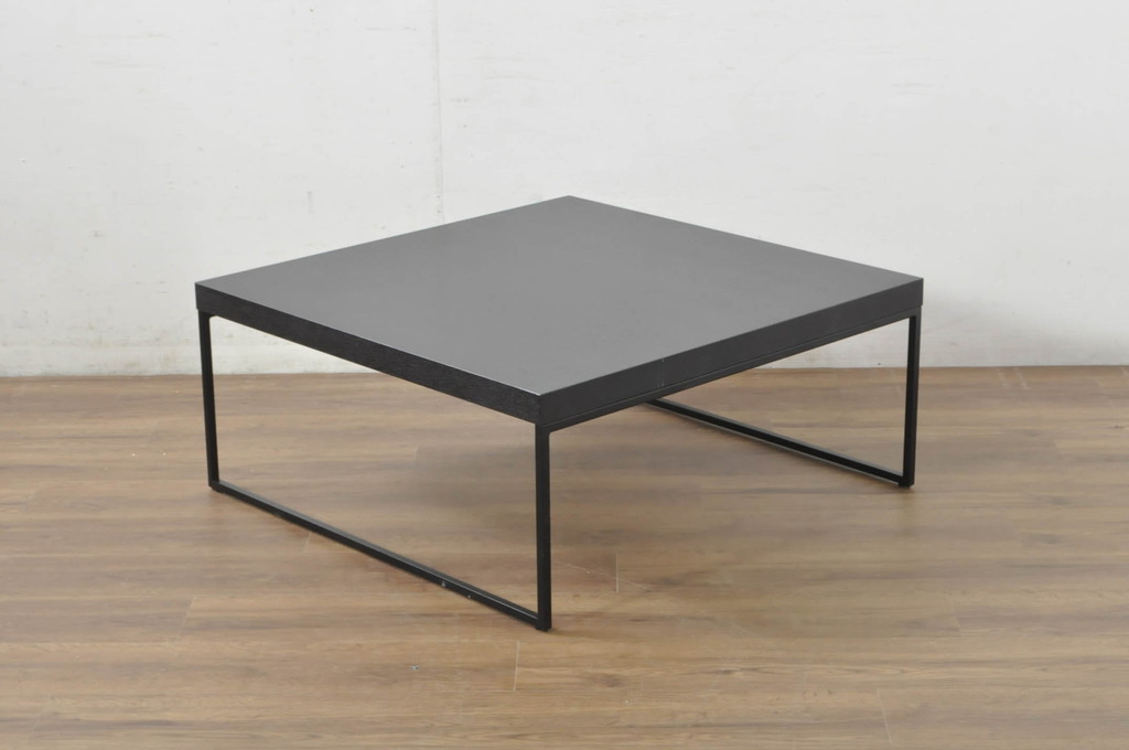 中古　北欧ブランド家具　希少な初期モデル　廃盤品　BoConcept(ボーコンセプト)　ルーゴ　スタイリッシュなデザインがかっこいいシンプルなローテーブル(センターテーブル、リビングテーブル)(R-080383)