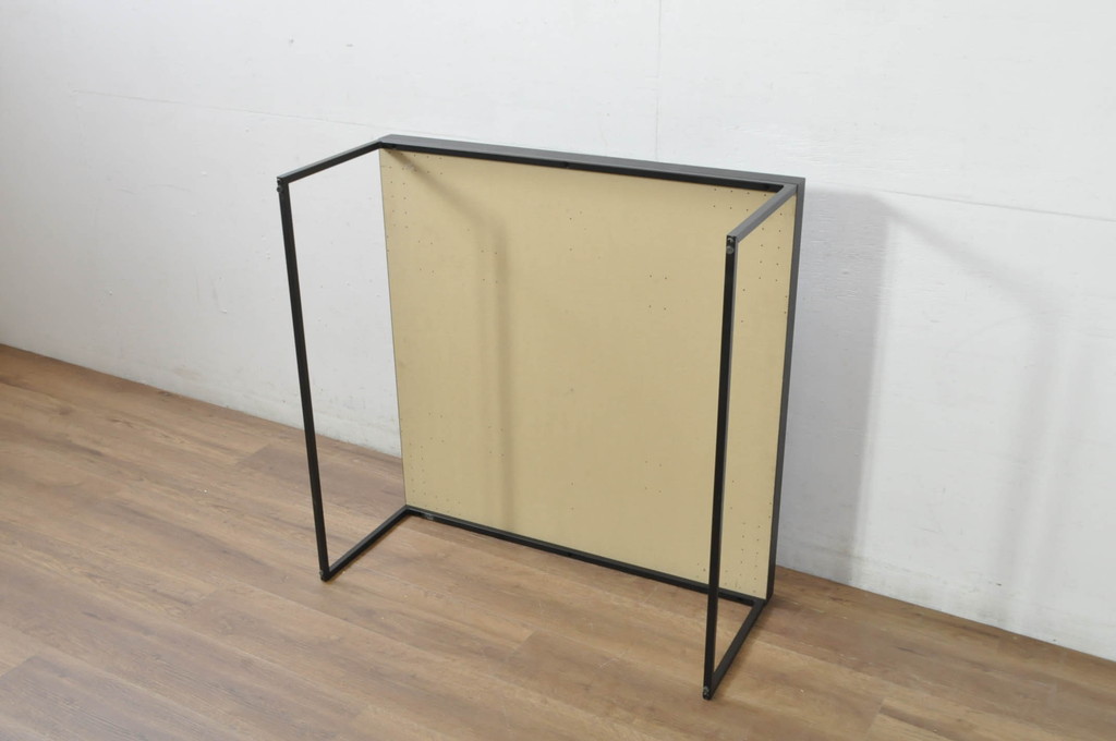 中古　北欧ブランド家具　希少な初期モデル　廃盤品　BoConcept(ボーコンセプト)　ルーゴ　スタイリッシュなデザインがかっこいいシンプルなローテーブル(センターテーブル、リビングテーブル)(R-080383)