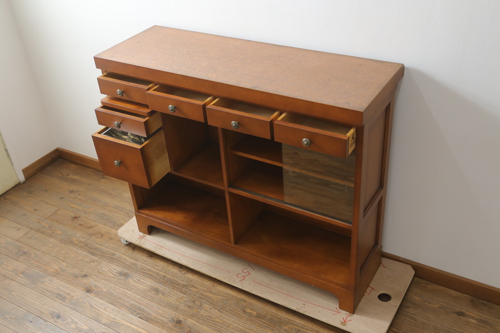 中古　美品!!　横浜ダニエル(daniel)　アーリーアメリカンシリーズ　A-315　滑らかな木肌が上品な雰囲気を醸し出すカウンターテーブルサイドボード(収納棚、戸棚、キッチンカウンター、バーカウンター)(定価約126万円)(R-074682)