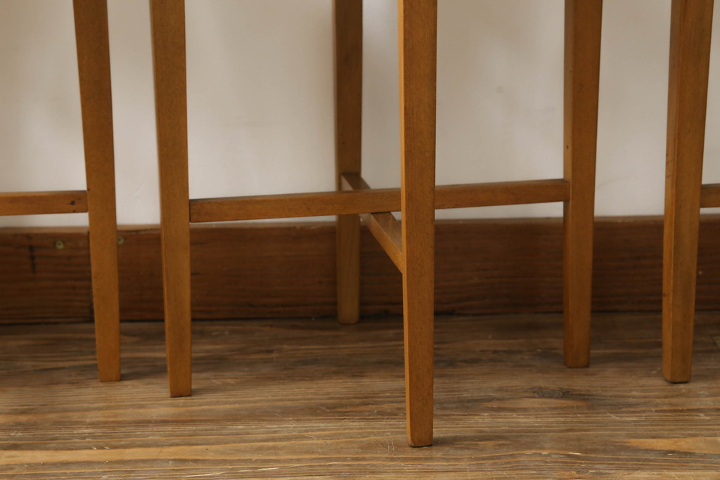 イギリスヴィンテージ　激レア品!4脚のスツールが格納できるチーク材製のネストテーブル(サイドテーブル、カフェテーブル、スツール、ビンテージ)(R-050115)