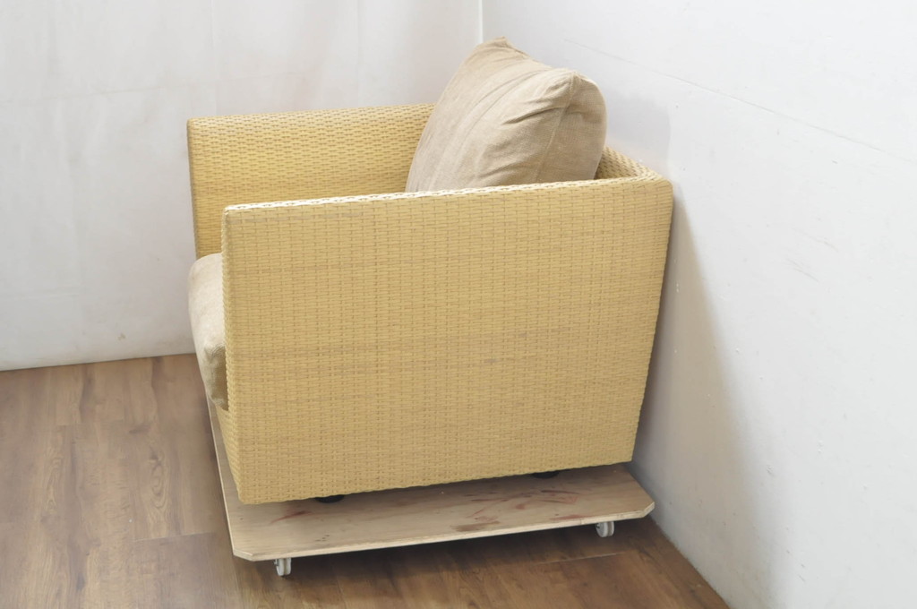 中古　美品　arflex(アルフレックス)　A・SOFA (エー・ソファ) HOLIDAYS(ホリデイズ)　本革(レザー)　水牛革を編み込んだ涼しげなデザインがおしゃれな一人掛けソファ(アームソファ、ラウンジソファ、1人掛け、1P)(定価約26万円)(R-080323)