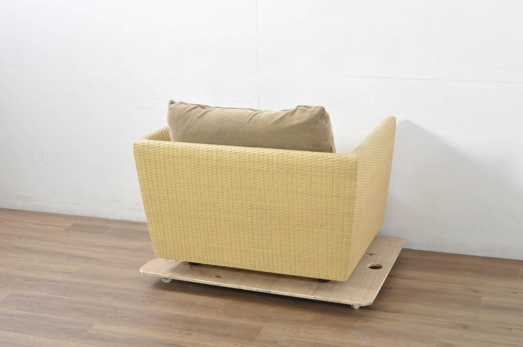 中古　美品　arflex(アルフレックス)　A・SOFA (エー・ソファ) HOLIDAYS(ホリデイズ)　本革(レザー)　水牛革を編み込んだ涼しげなデザインがおしゃれな一人掛けソファ(アームソファ、ラウンジソファ、1人掛け、1P)(定価約26万円)(R-080323)