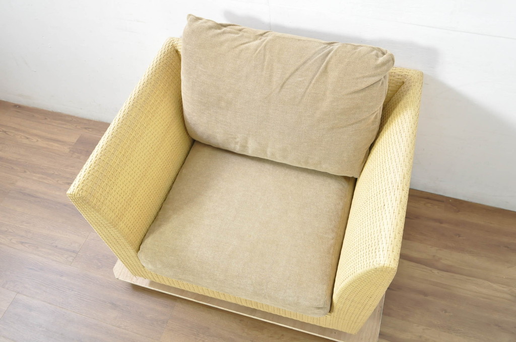 中古　美品　arflex(アルフレックス)　A・SOFA (エー・ソファ) HOLIDAYS(ホリデイズ)　本革(レザー)　水牛革を編み込んだ涼しげなデザインがおしゃれな一人掛けソファ(アームソファ、ラウンジソファ、1人掛け、1P)(定価約26万円)(R-080323)