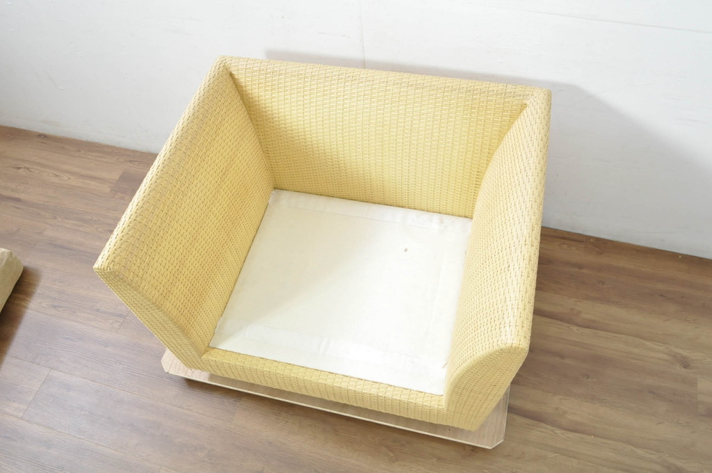 中古　美品　arflex(アルフレックス)　A・SOFA (エー・ソファ) HOLIDAYS(ホリデイズ)　本革(レザー)　水牛革を編み込んだ涼しげなデザインがおしゃれな一人掛けソファ(アームソファ、ラウンジソファ、1人掛け、1P)(定価約26万円)(R-080323)