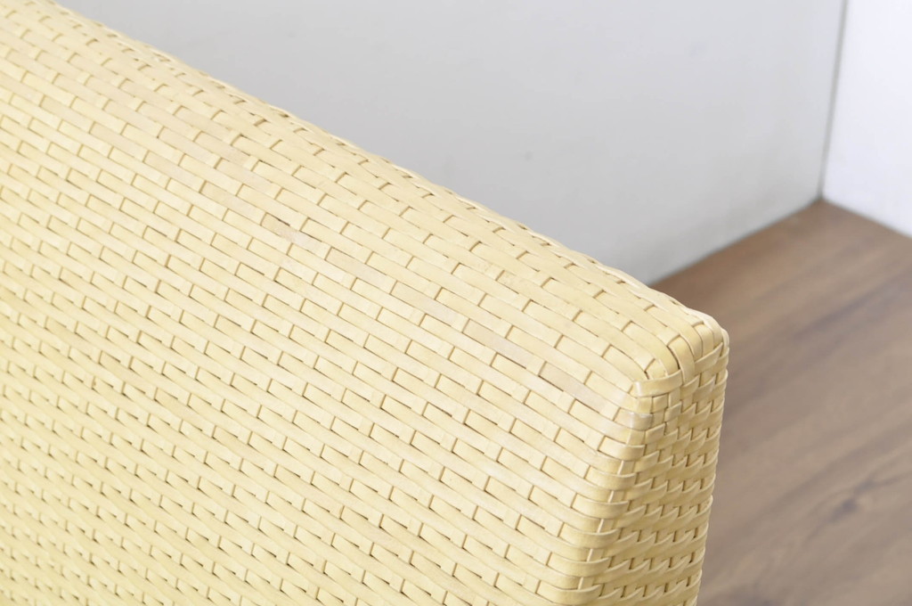 中古　美品　arflex(アルフレックス)　A・SOFA (エー・ソファ) HOLIDAYS(ホリデイズ)　本革(レザー)　水牛革を編み込んだ涼しげなデザインがおしゃれな一人掛けソファ(アームソファ、ラウンジソファ、1人掛け、1P)(定価約26万円)(R-080323)