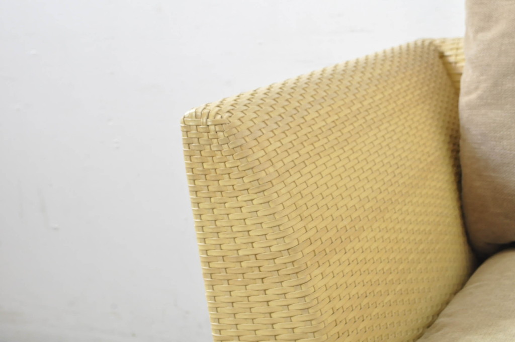 中古　美品　arflex(アルフレックス)　A・SOFA (エー・ソファ) HOLIDAYS(ホリデイズ)　本革(レザー)　水牛革を編み込んだ涼しげなデザインがおしゃれな一人掛けソファ(アームソファ、ラウンジソファ、1人掛け、1P)(定価約26万円)(R-080323)
