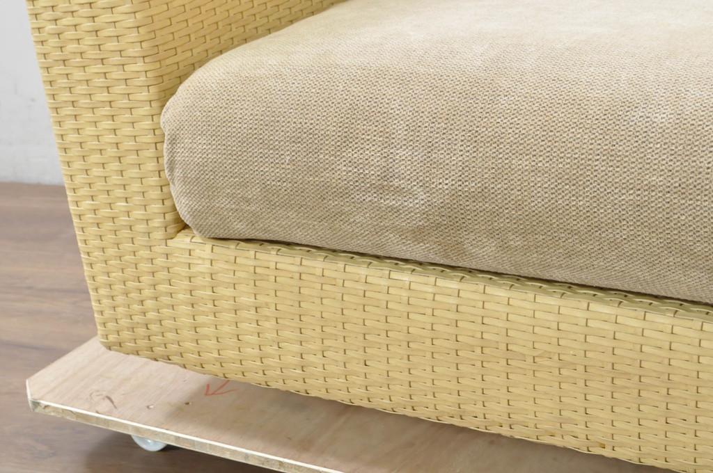 中古　美品　arflex(アルフレックス)　A・SOFA (エー・ソファ) HOLIDAYS(ホリデイズ)　本革(レザー)　水牛革を編み込んだ涼しげなデザインがおしゃれな一人掛けソファ(アームソファ、ラウンジソファ、1人掛け、1P)(定価約26万円)(R-080323)