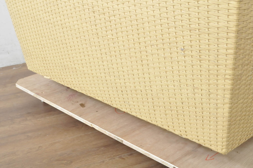 中古　美品　arflex(アルフレックス)　A・SOFA (エー・ソファ) HOLIDAYS(ホリデイズ)　本革(レザー)　水牛革を編み込んだ涼しげなデザインがおしゃれな一人掛けソファ(アームソファ、ラウンジソファ、1人掛け、1P)(定価約26万円)(R-080323)