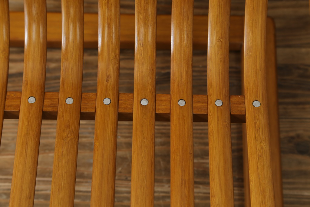 中古　美品　城所右文次デザイン　三越伊勢丹プロパティ・デザイン　Bamboo Chair　滑らかな曲線のデザインが目を惹くバンブーチェアと特注のオットマンのセット(アームチェア、安楽椅子、ディスプレイ、フットスツール)(チェア定価約54万円)(オットマン定価約30万円)(R-081257)