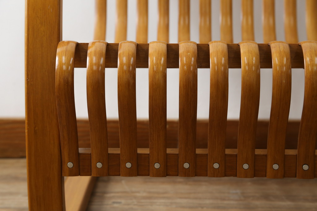 中古　美品　城所右文次デザイン　三越伊勢丹プロパティ・デザイン　Bamboo Chair　滑らかな曲線のデザインが目を惹くバンブーチェアと特注のオットマンのセット(アームチェア、安楽椅子、ディスプレイ、フットスツール)(チェア定価約54万円)(オットマン定価約30万円)(R-081257)