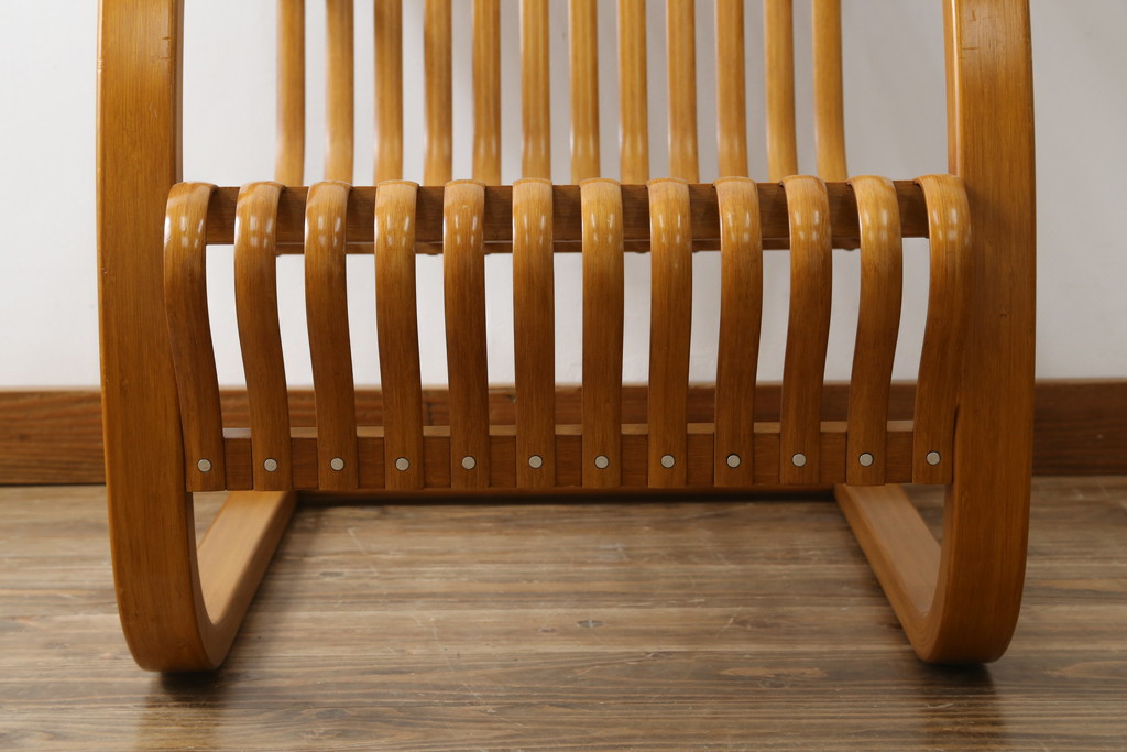 中古　美品　城所右文次デザイン　三越伊勢丹プロパティ・デザイン　Bamboo Chair　滑らかな曲線のデザインが目を惹くバンブーチェアと特注のオットマンのセット(アームチェア、安楽椅子、ディスプレイ、フットスツール)(チェア定価約54万円)(オットマン定価約30万円)(R-081257)