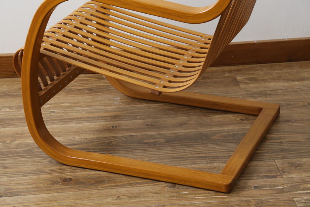 中古　美品　城所右文次デザイン　三越伊勢丹プロパティ・デザイン　Bamboo Chair　滑らかな曲線のデザインが目を惹くバンブーチェアと特注のオットマンのセット(アームチェア、安楽椅子、ディスプレイ、フットスツール)(チェア定価約54万円)(オットマン定価約30万円)(R-081257)