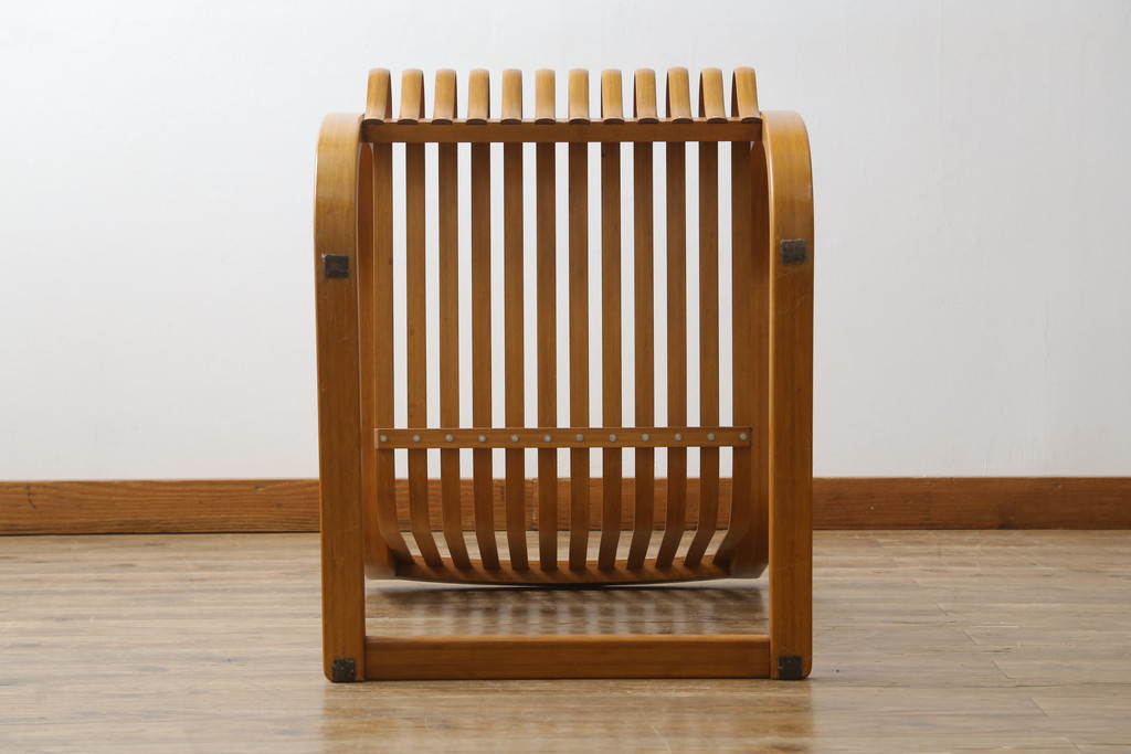 中古　美品　城所右文次デザイン　三越伊勢丹プロパティ・デザイン　Bamboo Chair　滑らかな曲線のデザインが目を惹くバンブーチェアと特注のオットマンのセット(アームチェア、安楽椅子、ディスプレイ、フットスツール)(チェア定価約54万円)(オットマン定価約30万円)(R-081257)
