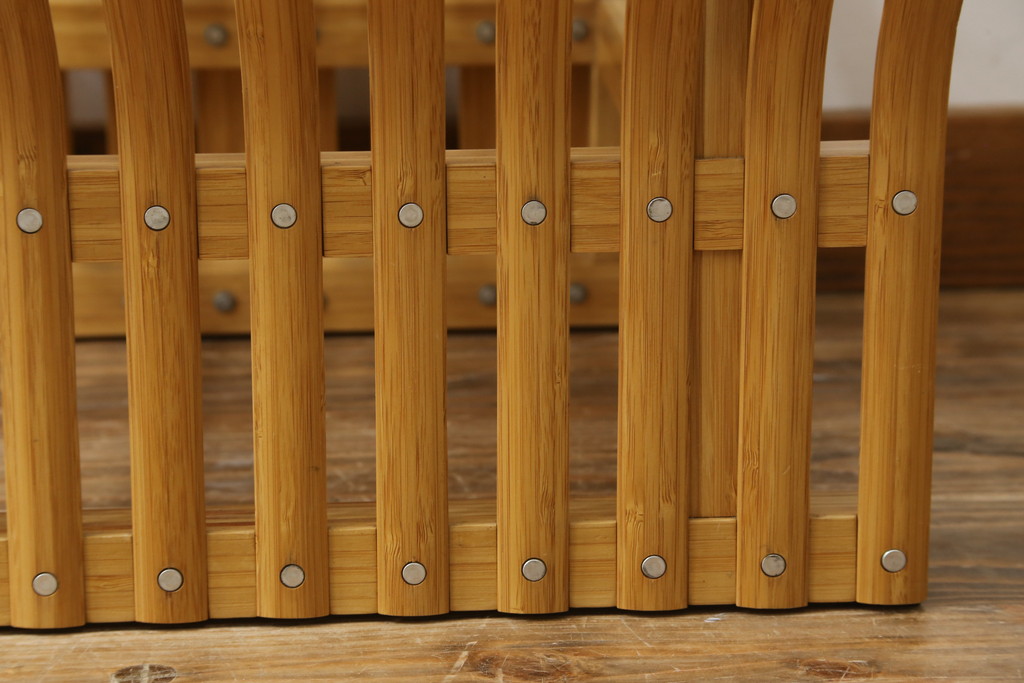 中古　美品　城所右文次デザイン　三越伊勢丹プロパティ・デザイン　Bamboo Chair　滑らかな曲線のデザインが目を惹くバンブーチェアと特注のオットマンのセット(アームチェア、安楽椅子、ディスプレイ、フットスツール)(チェア定価約54万円)(オットマン定価約30万円)(R-081257)
