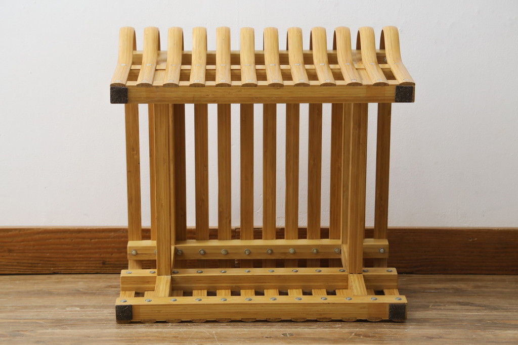 中古　美品　城所右文次デザイン　三越伊勢丹プロパティ・デザイン　Bamboo Chair　滑らかな曲線のデザインが目を惹くバンブーチェアと特注のオットマンのセット(アームチェア、安楽椅子、ディスプレイ、フットスツール)(チェア定価約54万円)(オットマン定価約30万円)(R-081257)