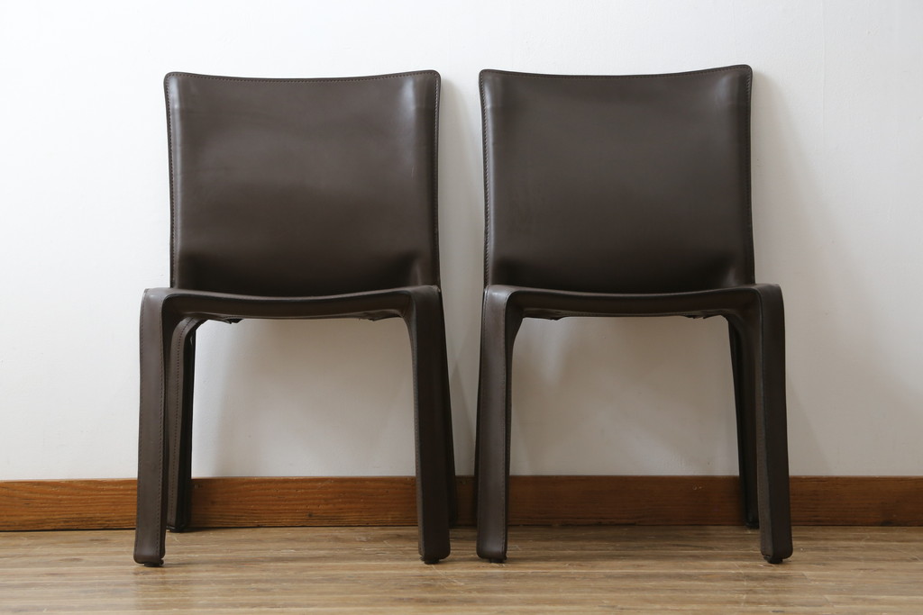 中古　Cassina(カッシーナ)　412　CAB(キャブ)　MARIO BELLINI(マリオベリーニ)　シンプルモダンな空間づくりに活躍するアームレスチェア2脚セット(ダイニングチェア、椅子、イス)(定価2脚で約52万8千円)(R-073992)