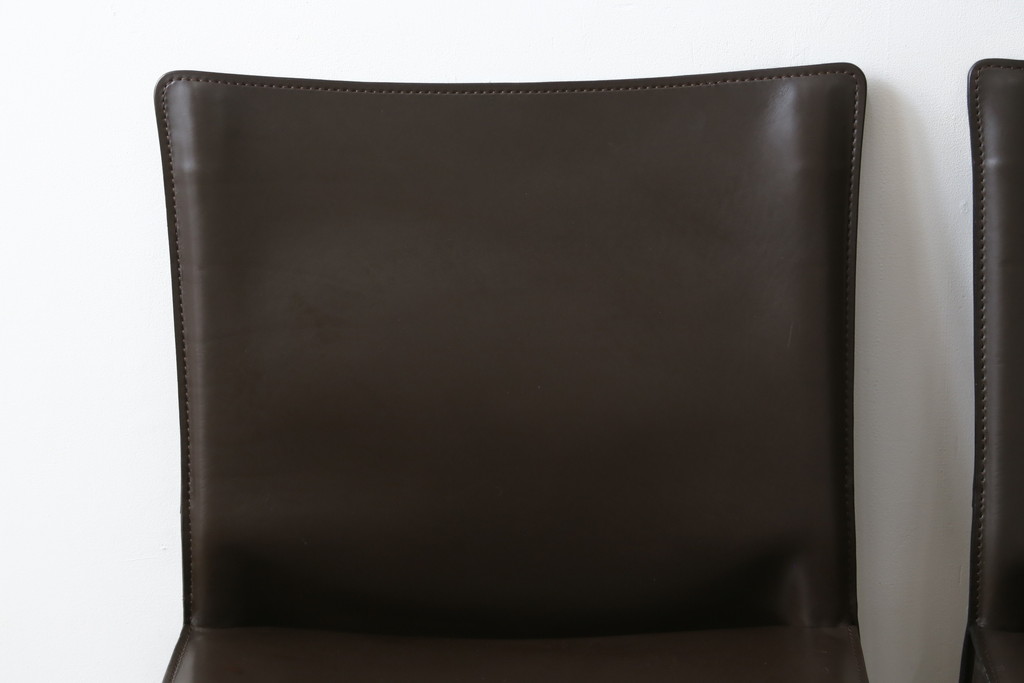 中古　Cassina(カッシーナ)　412　CAB(キャブ)　MARIO BELLINI(マリオベリーニ)　シンプルモダンな空間づくりに活躍するアームレスチェア2脚セット(ダイニングチェア、椅子、イス)(定価2脚で約52万8千円)(R-073992)