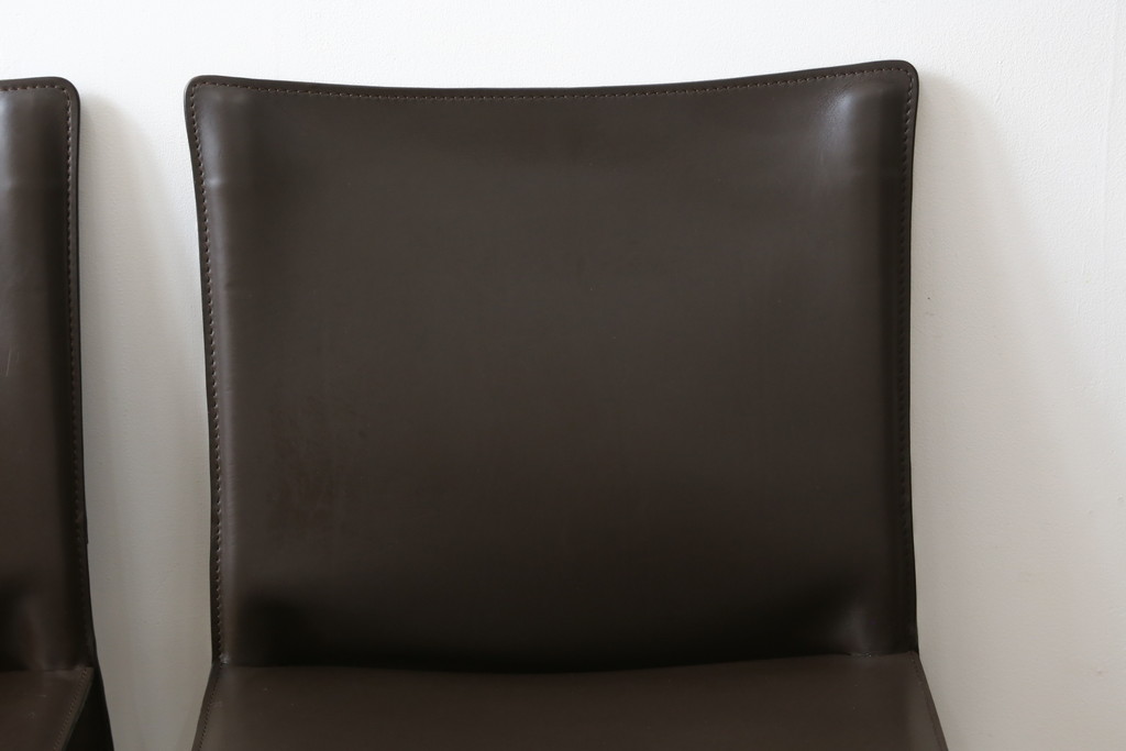 中古　Cassina(カッシーナ)　412　CAB(キャブ)　MARIO BELLINI(マリオベリーニ)　シンプルモダンな空間づくりに活躍するアームレスチェア2脚セット(ダイニングチェア、椅子、イス)(定価2脚で約52万8千円)(R-073992)