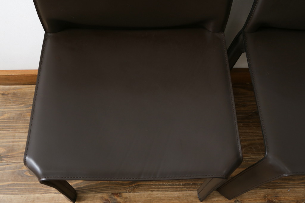 中古　Cassina(カッシーナ)　412　CAB(キャブ)　MARIO BELLINI(マリオベリーニ)　シンプルモダンな空間づくりに活躍するアームレスチェア2脚セット(ダイニングチェア、椅子、イス)(定価2脚で約52万8千円)(R-073992)