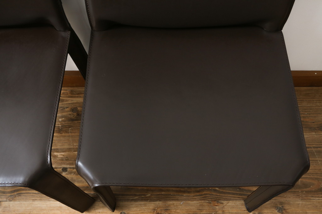 中古　Cassina(カッシーナ)　412　CAB(キャブ)　MARIO BELLINI(マリオベリーニ)　シンプルモダンな空間づくりに活躍するアームレスチェア2脚セット(ダイニングチェア、椅子、イス)(定価2脚で約52万8千円)(R-073992)