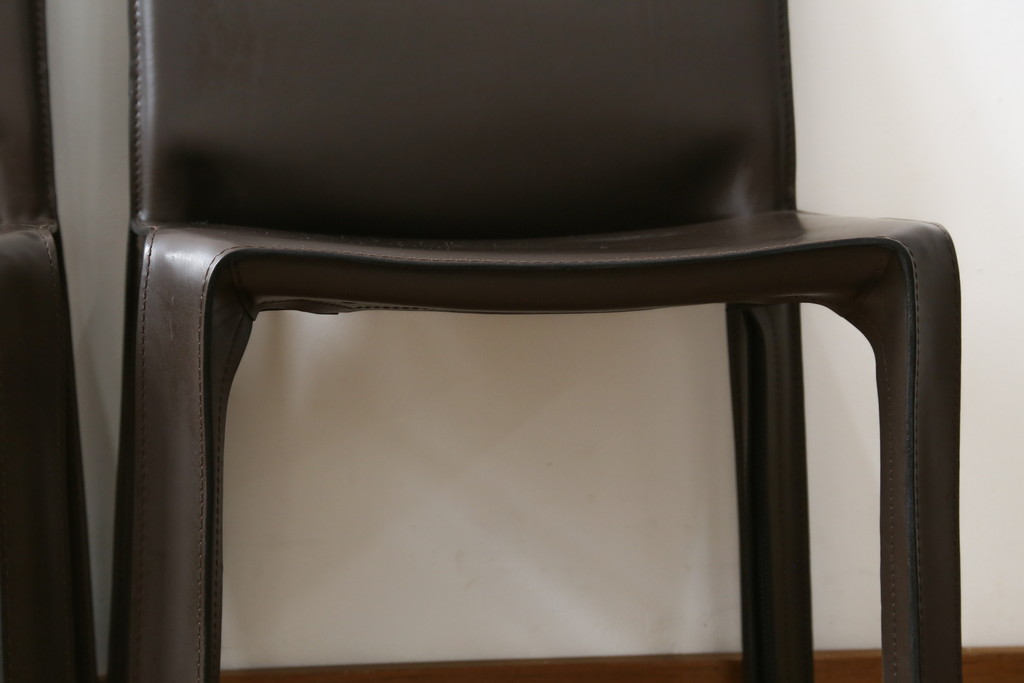 中古　Cassina(カッシーナ)　412　CAB(キャブ)　MARIO BELLINI(マリオベリーニ)　シンプルモダンな空間づくりに活躍するアームレスチェア2脚セット(ダイニングチェア、椅子、イス)(定価2脚で約52万8千円)(R-073992)