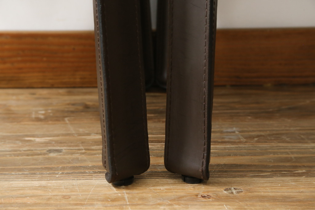 中古　Cassina(カッシーナ)　412　CAB(キャブ)　MARIO BELLINI(マリオベリーニ)　シンプルモダンな空間づくりに活躍するアームレスチェア2脚セット(ダイニングチェア、椅子、イス)(定価2脚で約52万8千円)(R-073992)