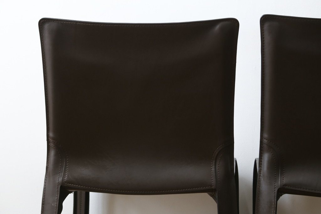 中古　Cassina(カッシーナ)　412　CAB(キャブ)　MARIO BELLINI(マリオベリーニ)　シンプルモダンな空間づくりに活躍するアームレスチェア2脚セット(ダイニングチェア、椅子、イス)(定価2脚で約52万8千円)(R-073992)