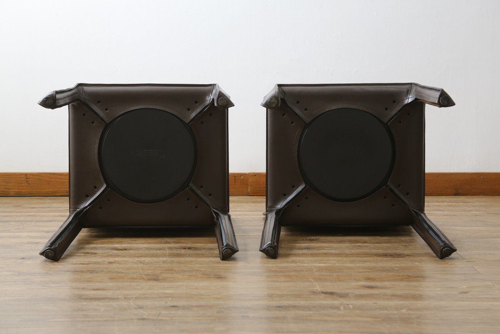 中古　Cassina(カッシーナ)　412　CAB(キャブ)　MARIO BELLINI(マリオベリーニ)　シンプルモダンな空間づくりに活躍するアームレスチェア2脚セット(ダイニングチェア、椅子、イス)(定価2脚で約52万8千円)(R-073992)