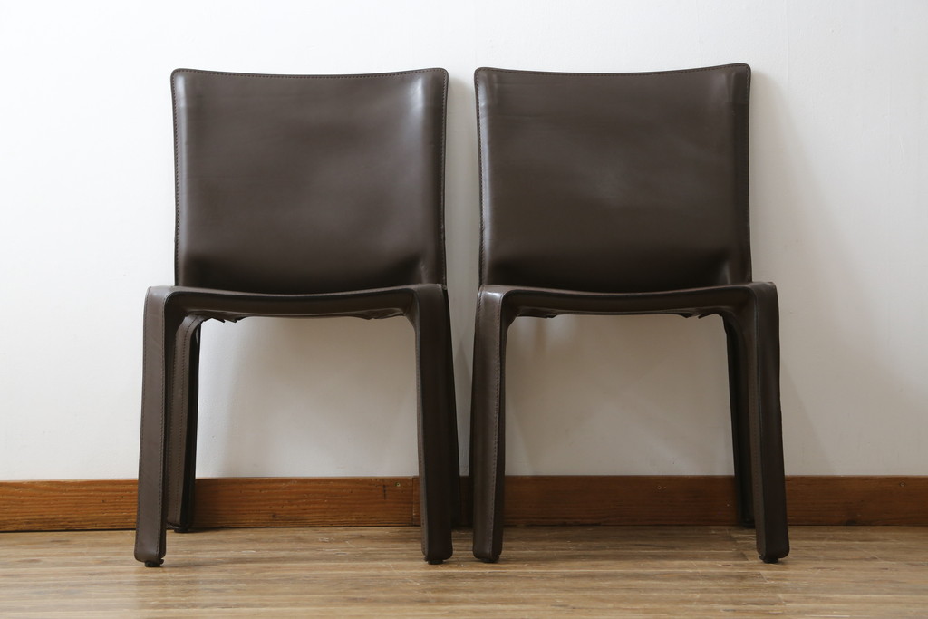 中古　Cassina(カッシーナ)　412　CAB(キャブ)　MARIO BELLINI(マリオベリーニ)　シンプルモダンな空間づくりに活躍するアームレスチェア2脚セット(ダイニングチェア、椅子、イス)(定価2脚で約52万8千円)(R-073999)