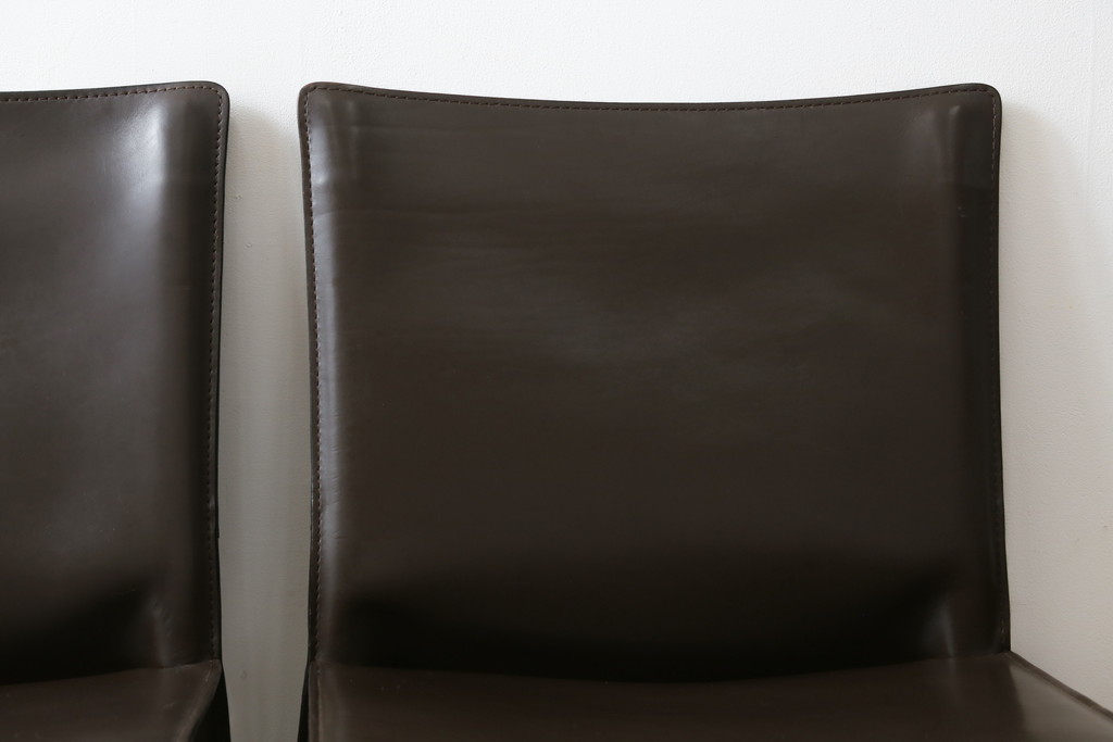 中古　Cassina(カッシーナ)　412　CAB(キャブ)　MARIO BELLINI(マリオベリーニ)　シンプルモダンな空間づくりに活躍するアームレスチェア2脚セット(ダイニングチェア、椅子、イス)(定価2脚で約52万8千円)(R-073999)
