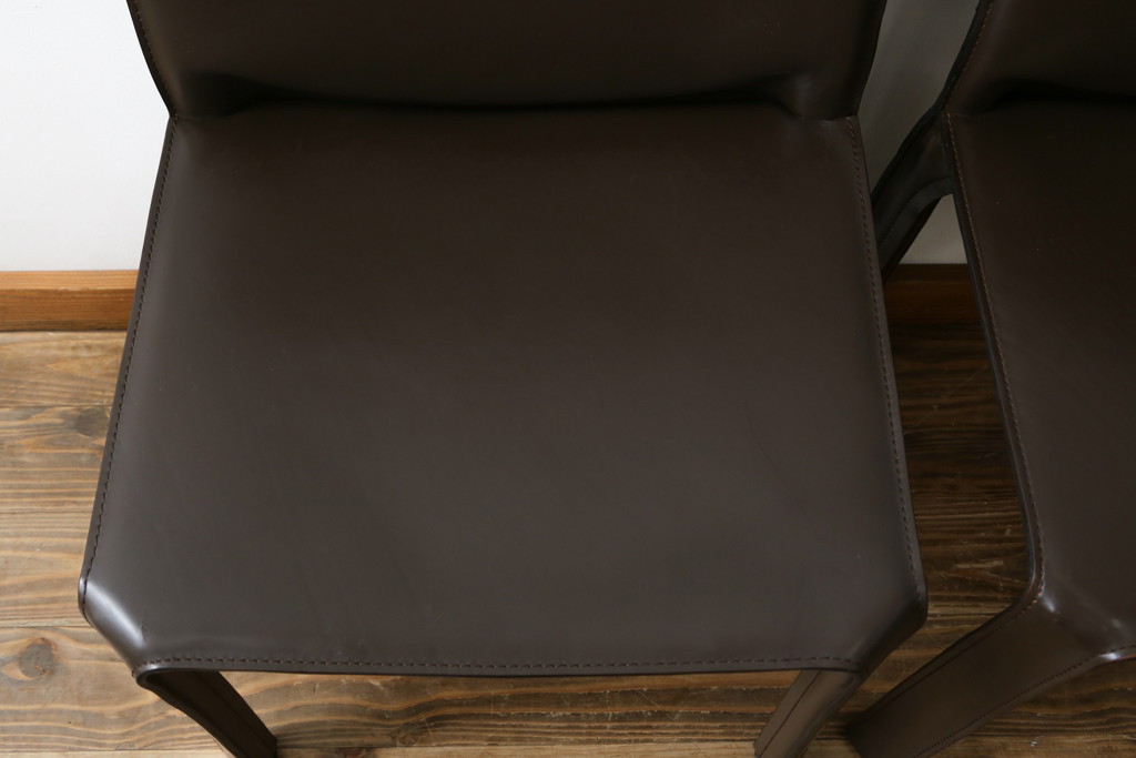 中古　Cassina(カッシーナ)　412　CAB(キャブ)　MARIO BELLINI(マリオベリーニ)　シンプルモダンな空間づくりに活躍するアームレスチェア2脚セット(ダイニングチェア、椅子、イス)(定価2脚で約52万8千円)(R-073999)
