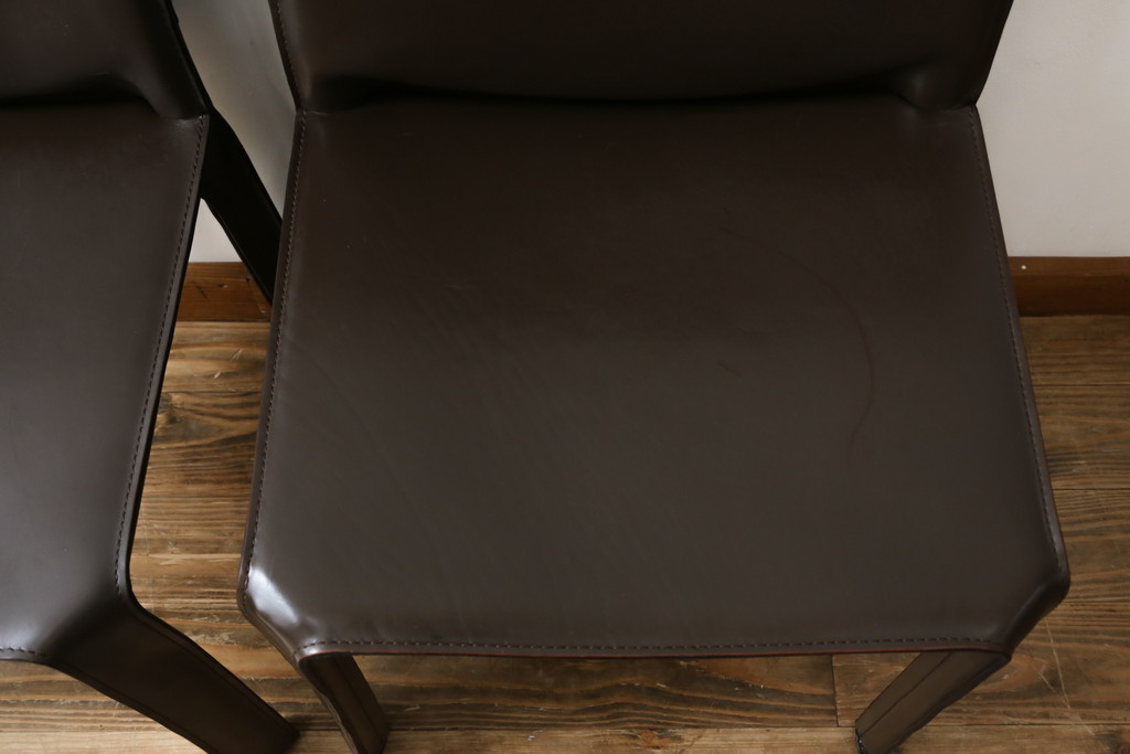中古　Cassina(カッシーナ)　412　CAB(キャブ)　MARIO BELLINI(マリオベリーニ)　シンプルモダンな空間づくりに活躍するアームレスチェア2脚セット(ダイニングチェア、椅子、イス)(定価2脚で約52万8千円)(R-073999)