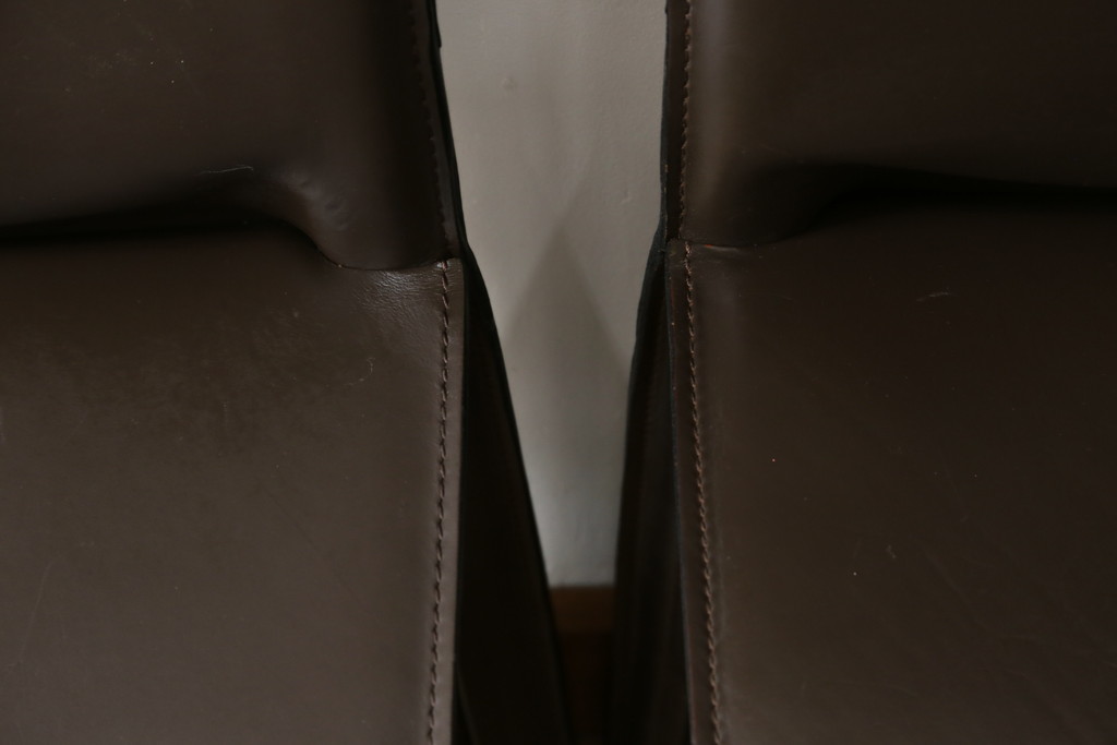 中古　Cassina(カッシーナ)　412　CAB(キャブ)　MARIO BELLINI(マリオベリーニ)　シンプルモダンな空間づくりに活躍するアームレスチェア2脚セット(ダイニングチェア、椅子、イス)(定価2脚で約52万8千円)(R-073999)