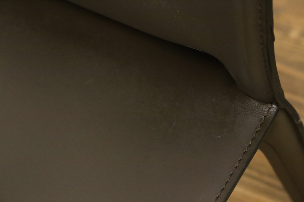 中古　Cassina(カッシーナ)　412　CAB(キャブ)　MARIO BELLINI(マリオベリーニ)　シンプルモダンな空間づくりに活躍するアームレスチェア2脚セット(ダイニングチェア、椅子、イス)(定価2脚で約52万8千円)(R-073999)